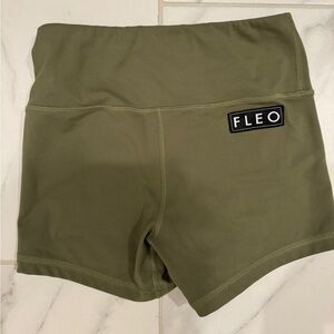 EUC Fleo dark green 3.25 short size small. Barely worn style no longer available